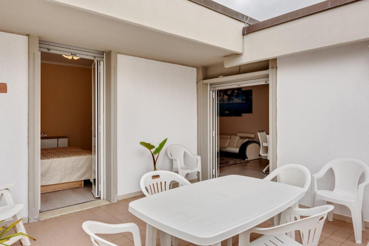 Appartement Luni Mare Bright Terrace Flat With Parking à Marinella di Sarzana Extérieur photo