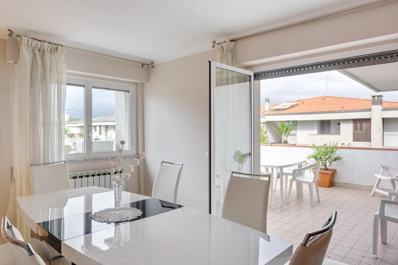 Appartement Luni Mare Bright Terrace Flat With Parking à Marinella di Sarzana Extérieur photo